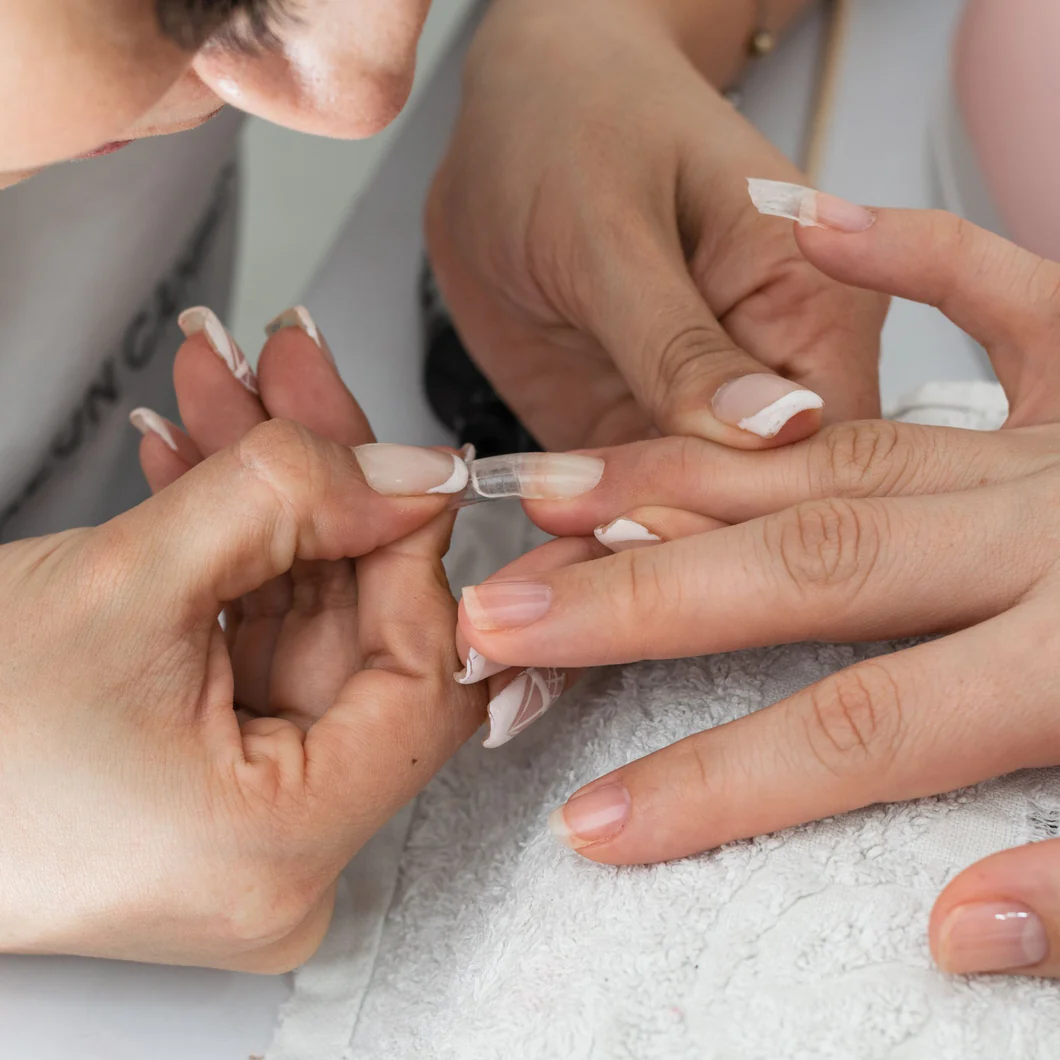Kurz gelových nehtů a nail artu